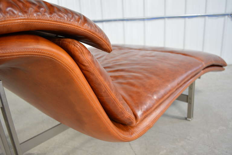 Late 20th Century Giovanni Offredi Leather Wave Chaise Longue Chair for Saporiti