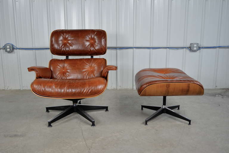 Charles and Ray Eames 670/671 Lounge Chair and Ottoman in Rosewood In Excellent Condition In Loves Park, IL