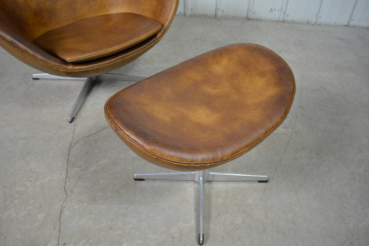 Arne Jacobsen Egg Chair and Ottoman 1