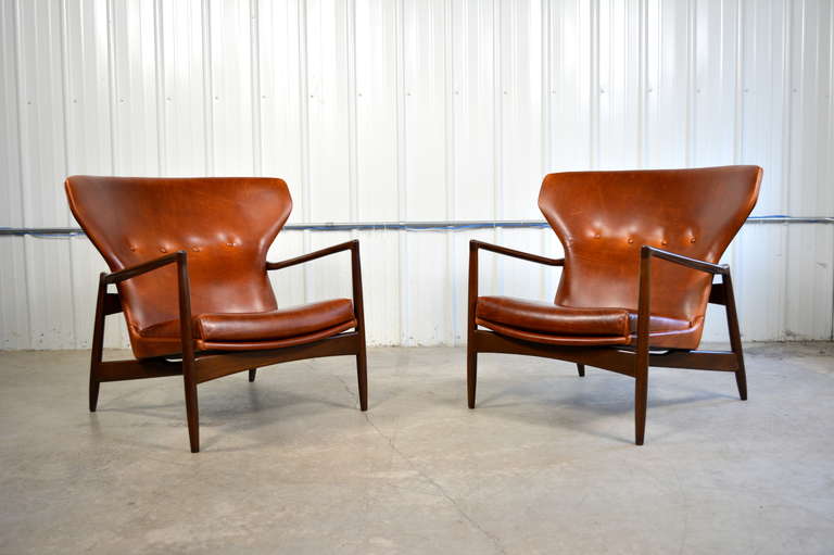 Ib Kofod-Larsen Pair of Danish Modern Leather Lounge Chairs 1