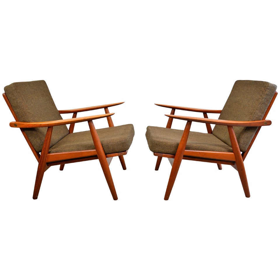 Hans Wegner Pair of GE-270 Teak Lounge Chairs for Getama For Sale
