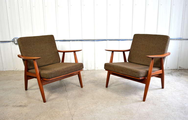 Danish Hans Wegner Pair of GE-270 Teak Lounge Chairs for Getama For Sale