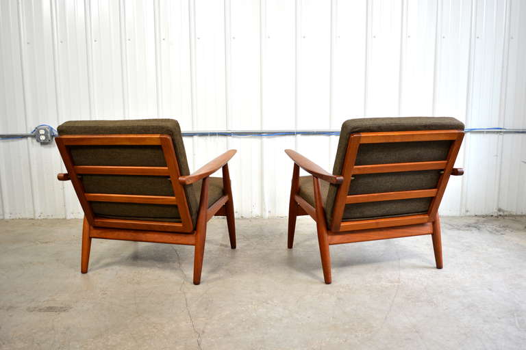 Hans Wegner Pair of GE-270 Teak Lounge Chairs for Getama In Excellent Condition For Sale In Loves Park, IL