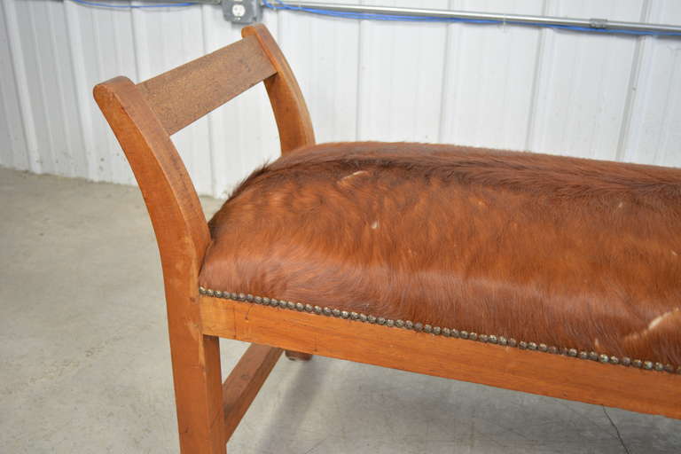 Wood and Cowhide Bench In Excellent Condition In Loves Park, IL