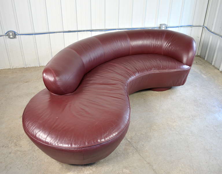 Vladimir Kagan Pair of Serpentine Sofas for Directional In Good Condition In Loves Park, IL