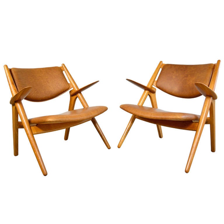 Pair of Sawbuck CH-28 Lounge Chairs by Hans Wegner