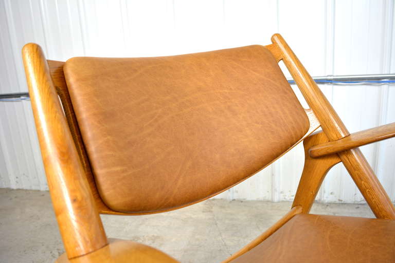 Pair of Sawbuck CH-28 Lounge Chairs by Hans Wegner 1