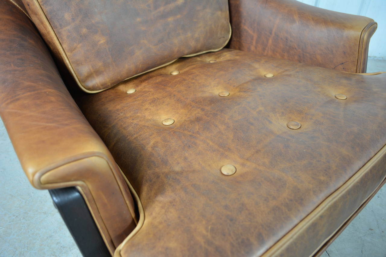 Edward Wormley for Dunbar Pair of Leather Lounge Chairs In Excellent Condition For Sale In Loves Park, IL