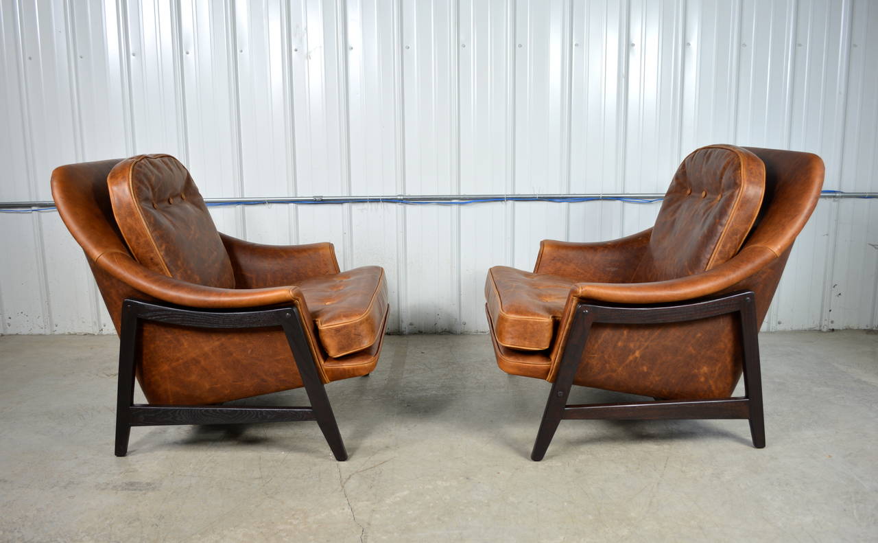 American Edward Wormley for Dunbar Pair of Leather Lounge Chairs For Sale