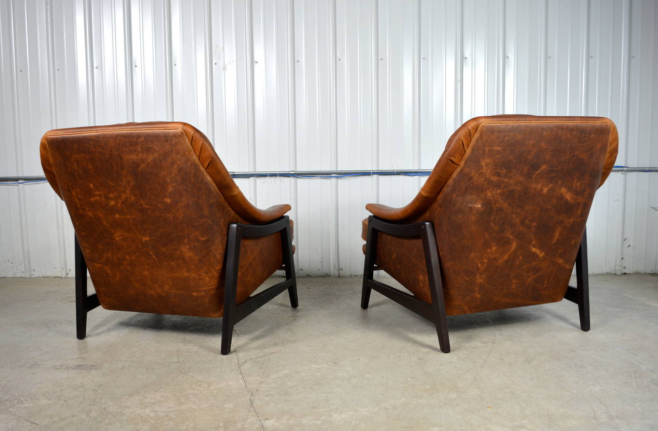 Edward Wormley for Dunbar Pair of Leather Lounge Chairs For Sale 2