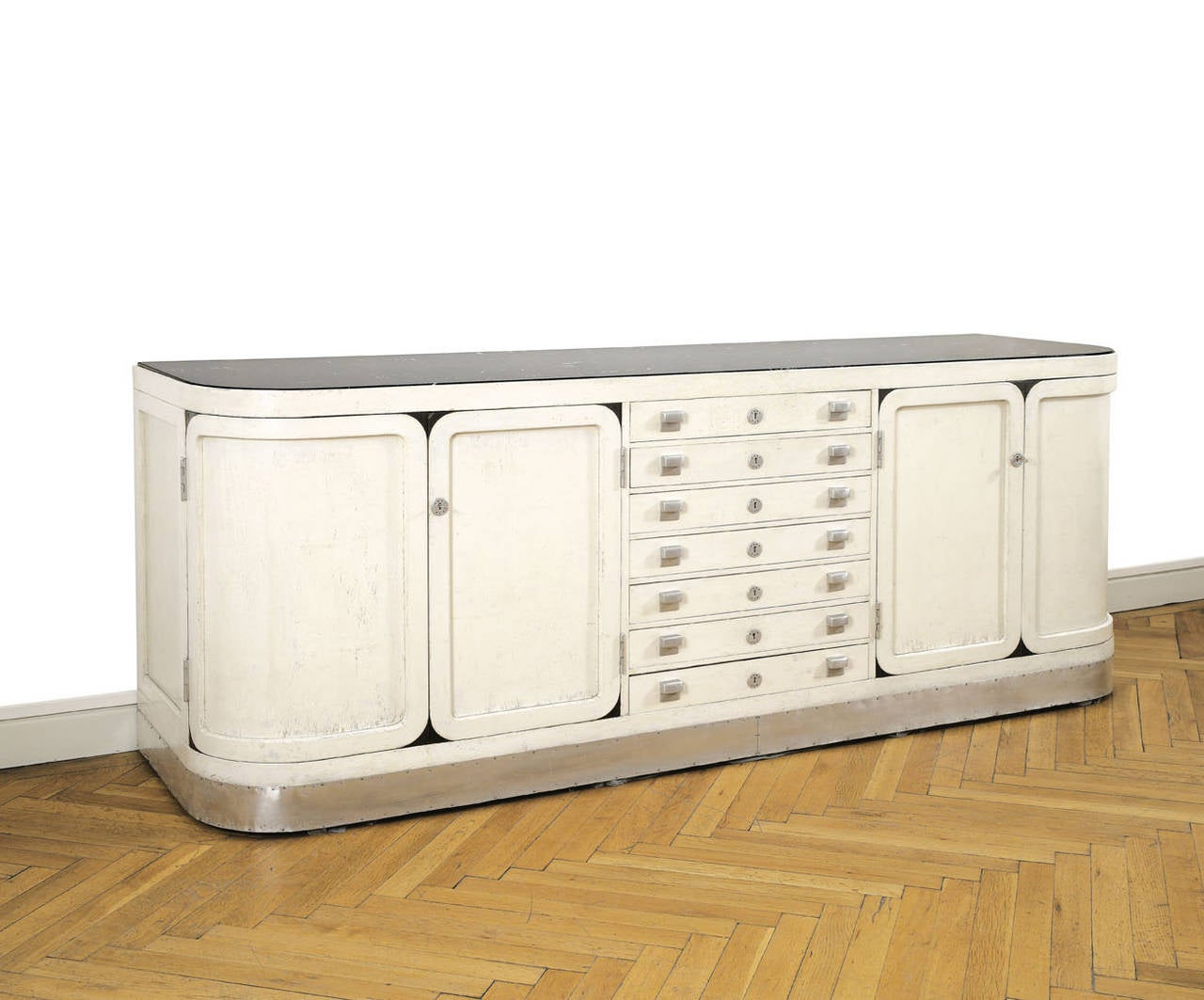 Buffet, before 1906
Manufactured by Jacob & Josef Kohn, Vienna
Beech, white and black lacquer, new marble top,
original white metal fittings
H 96.5 cm, W 250.5 cm, D 70 cm
Provenance: Collection of Vienna University of Applied Arts
Exhibition: