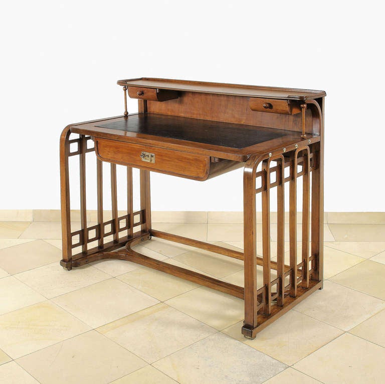 Elegant bentwood writing table, manufactured by Jacob & Josef Kohn, Vienna, model number 500/6
Beech wood, stained and polished, with brass nails and fittings
Lit.: cf Exhibition catalogue 