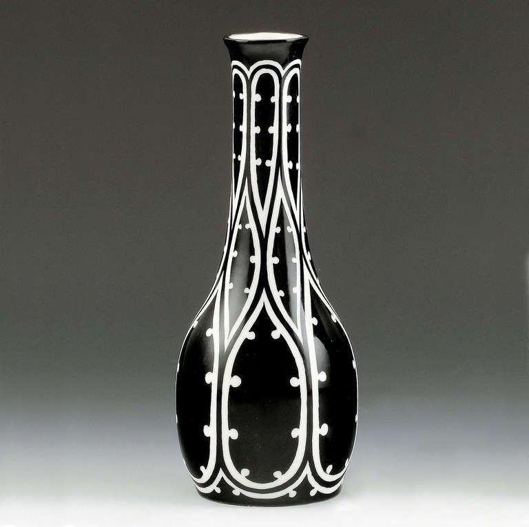 Vase with black and white glaze