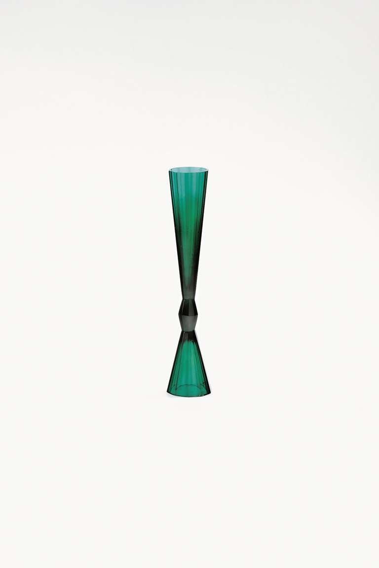 Rare vase, manufactured by Ludwig Moser & Söhne, Karlsbad for the Wiener Werkstätte, circa 1923
Green glass, coloured paste, sides decorated with ten sections set off against one another in broad cuts
Lit.: WW-Archives, MAK Vienna, design sketch