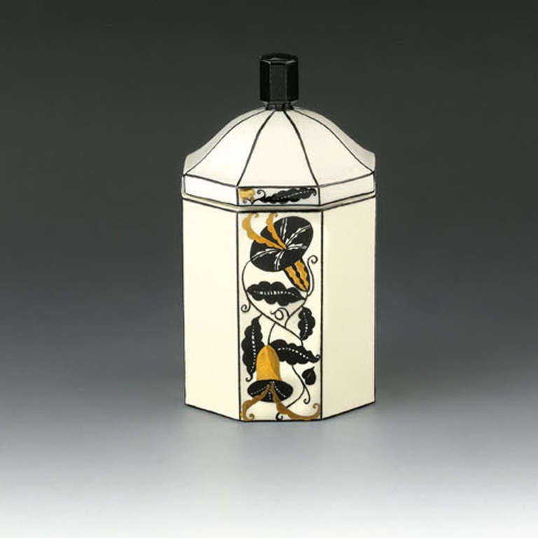 Box with Lid, design around 1912, manufactured from 1919
Manufactured by Gmundner Keramik, model number 309
Pale pottery, black and white glaze, gilded
Marks: GK, 309, 2
Knob has been professionally renewed.
H 15.5 cm
Lit.: cf Exhibition