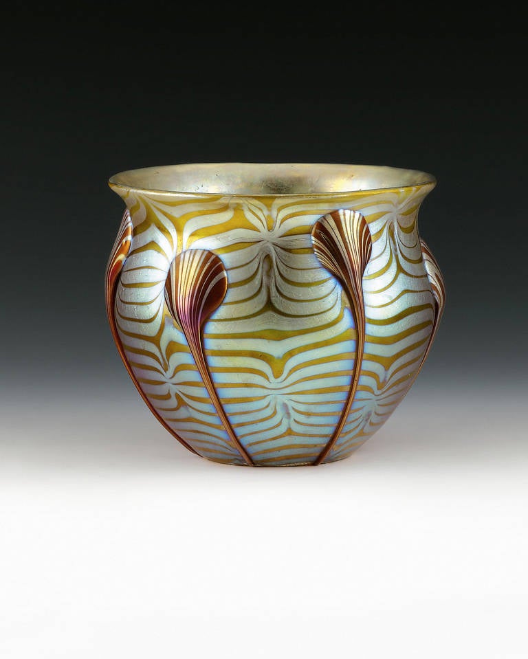 Vase, around 1901
Colourless glass, white opal underlayering, spun with irregularly drawn, silver-yellow threads with colourless veins, pear-shaped appliqués of redish-brown opaque glass  with silver-yellow stripes, reduced and iricised
Décor: