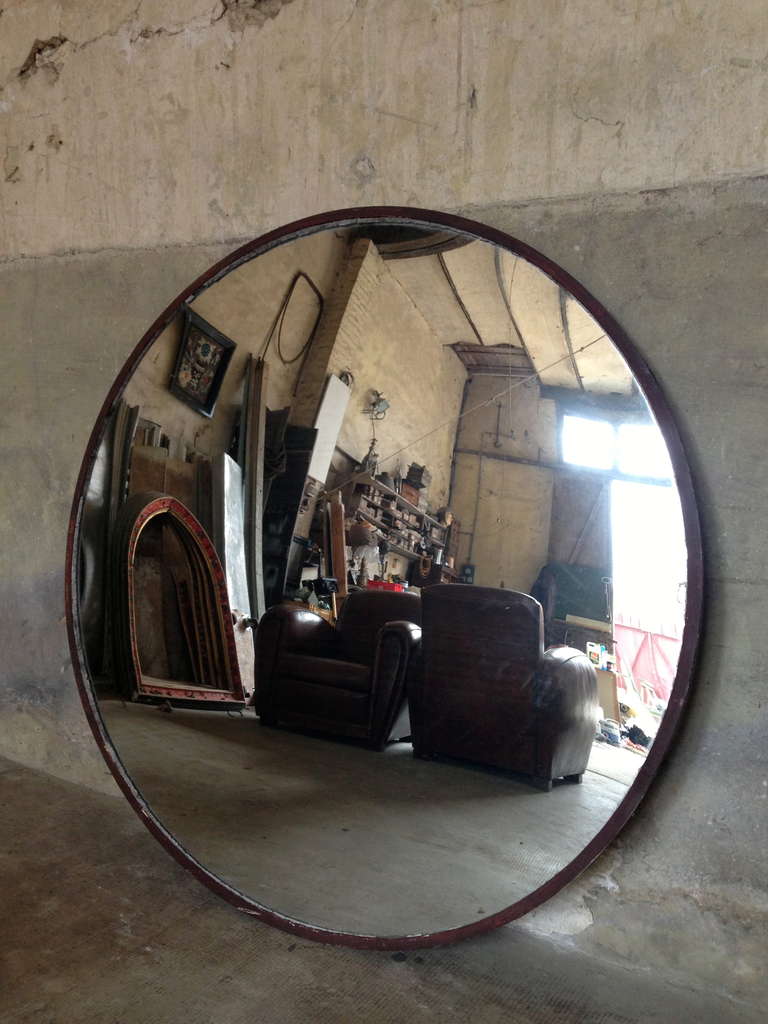 large original convex glass mirror with iron surround and lovely aged patina to both circa 1930

Diam = 123 cm x 3,8 cm