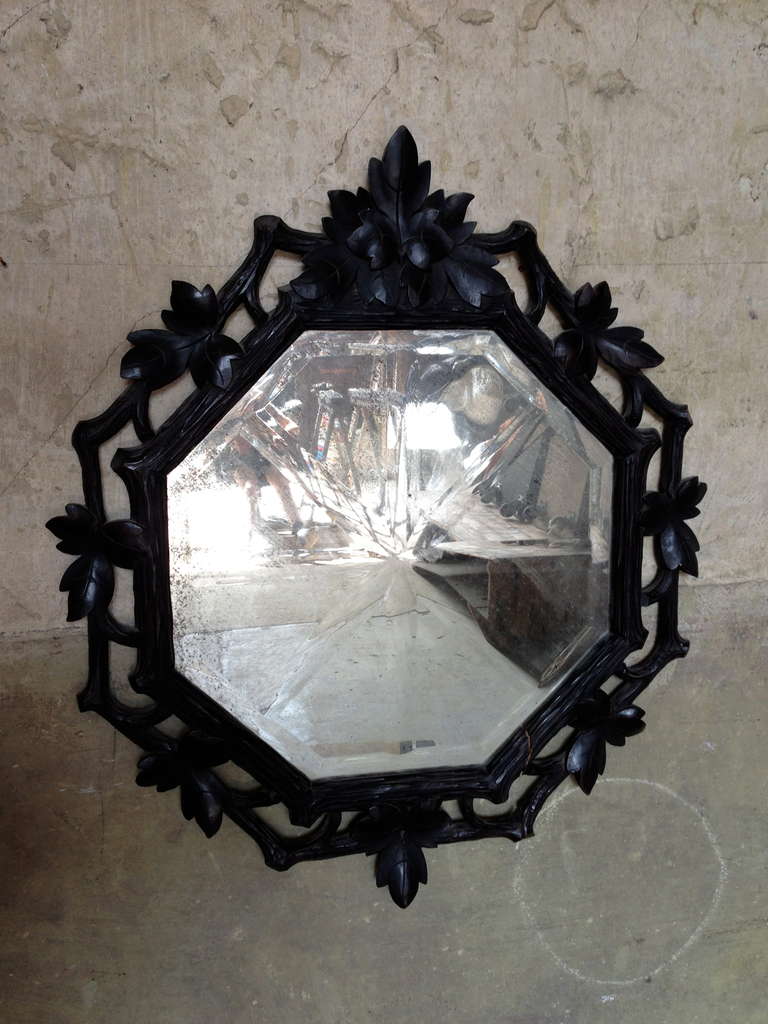 A lovely mercury mirror with star embossed plate, nice carved wood frame.

Circa 1850.

Dim = 60 X 60 X 2 cm