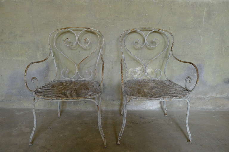 a pair of 1880 garden armchairs

Dim = 91 X 55 X 50 cm / Hseat = 42 cm