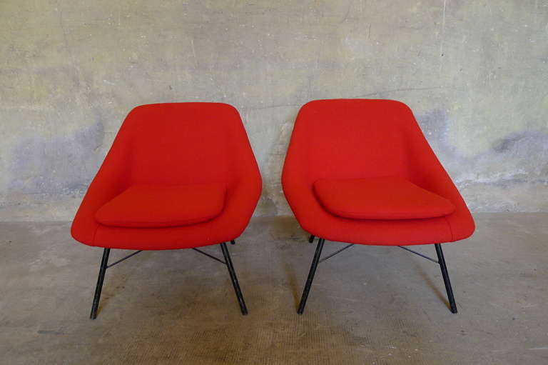 Nice pair of armchairs circa 1950, new red upholstery.

Dim = H 61 / H seat 39 x 75 X 63 cm