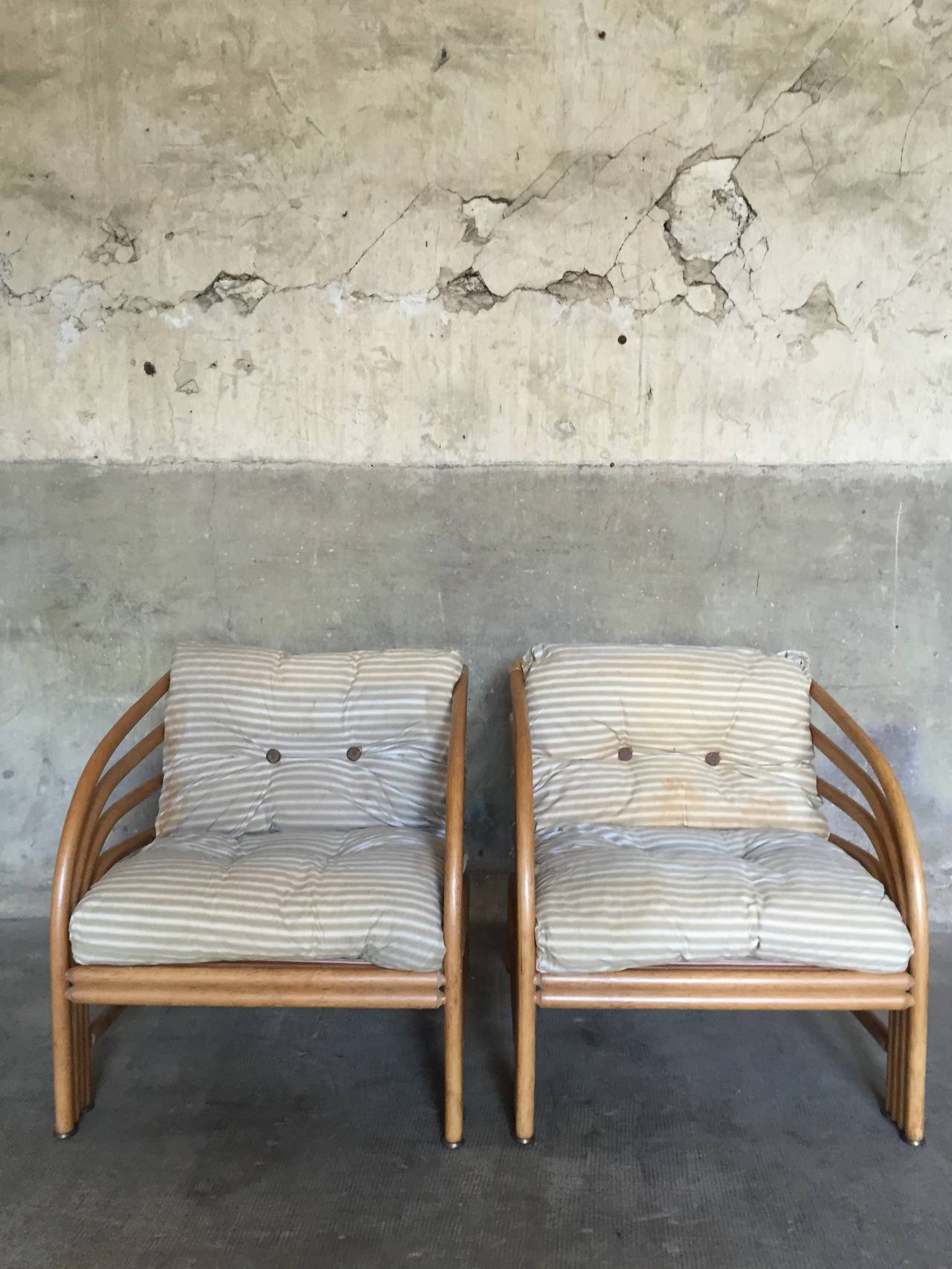 Chic 1970 Pair of Armchairs In Good Condition For Sale In Paris, FR
