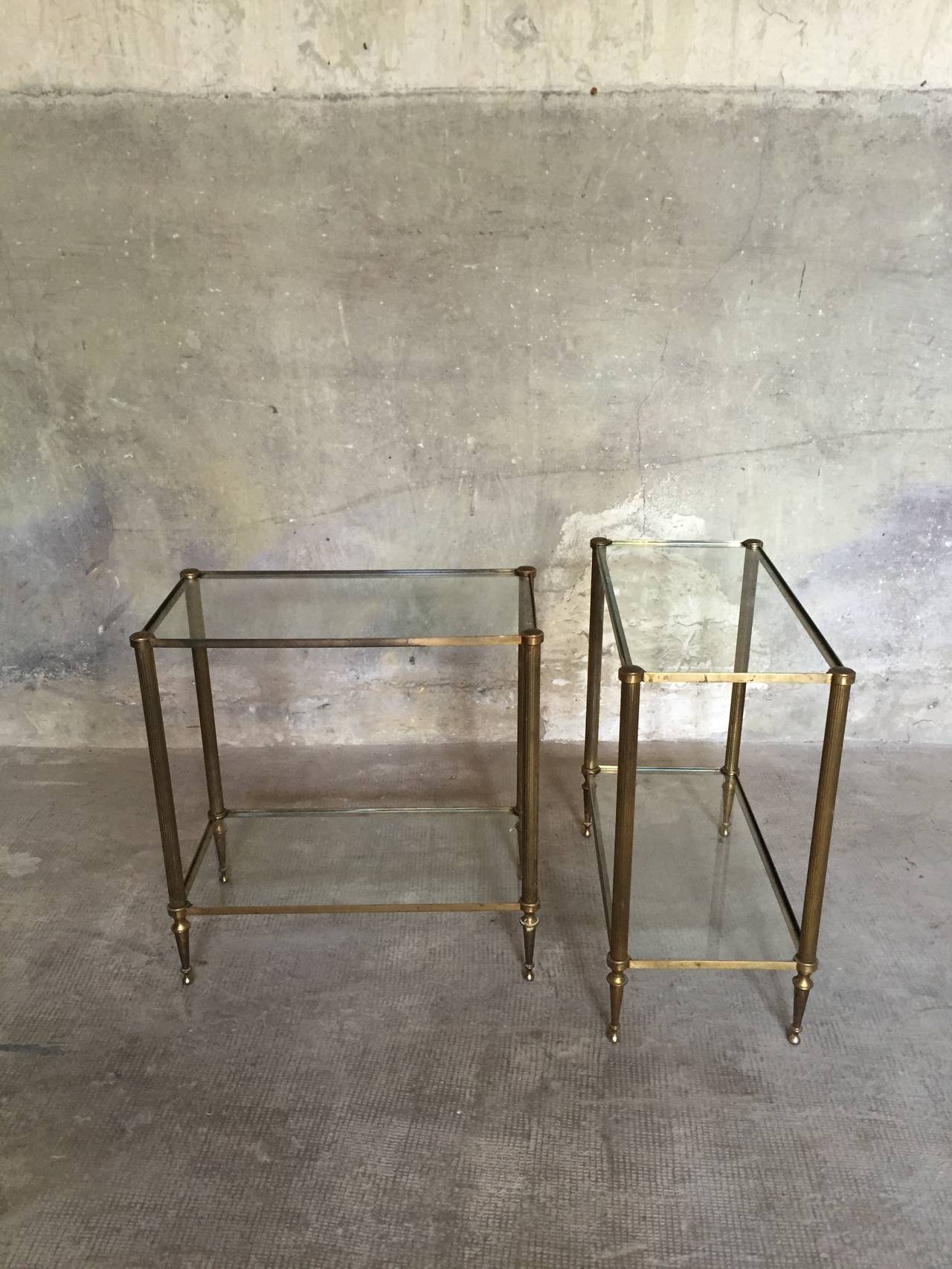 Chic pair of end of sofa tables in brass end glass circa 1950

Dim: H 54 x 52 x 27 cm