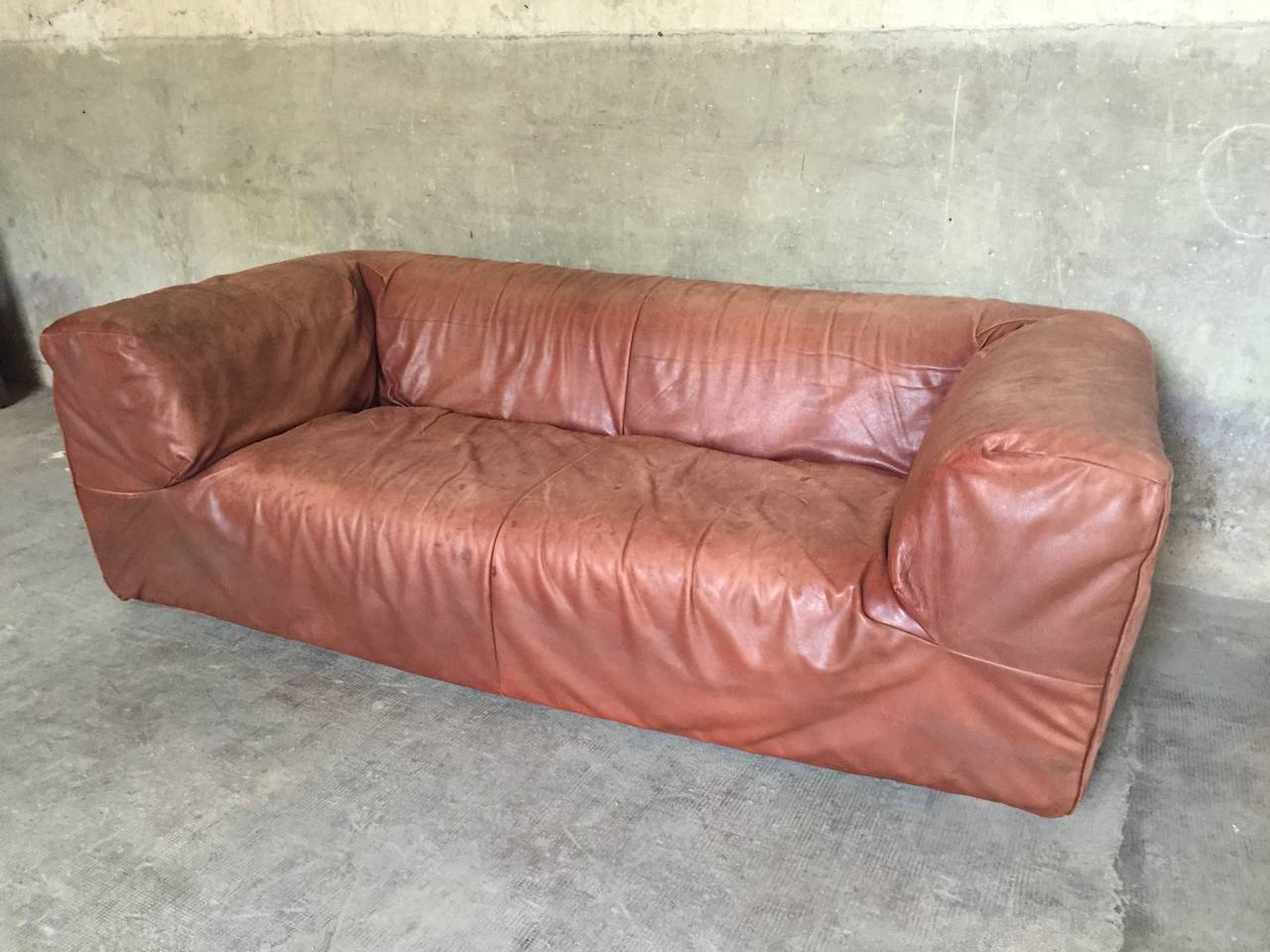 Aztec 1975 leather sofa by Gerard Van Den Berg In Good Condition For Sale In Paris, FR