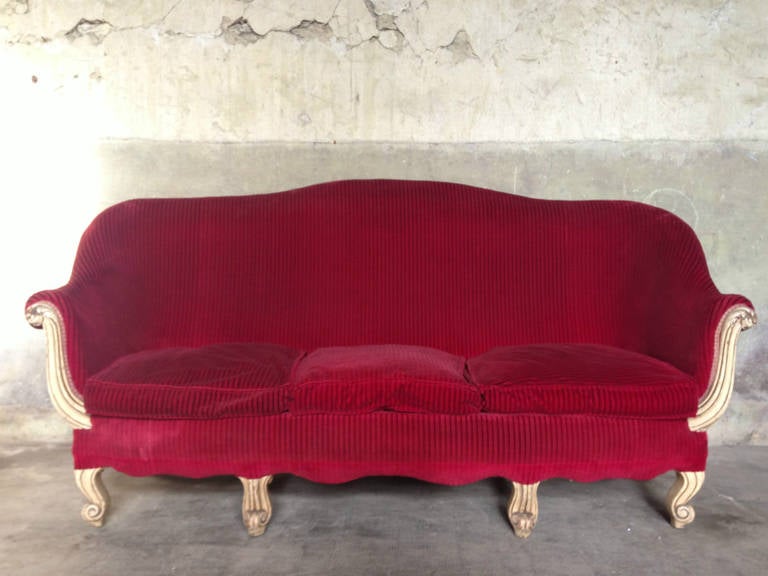 very nice and very confortable sofa from the end of the 19th century whit original upholstery.

Dim = 200 X 75 X Hseat 43 X Hback 105 cm
