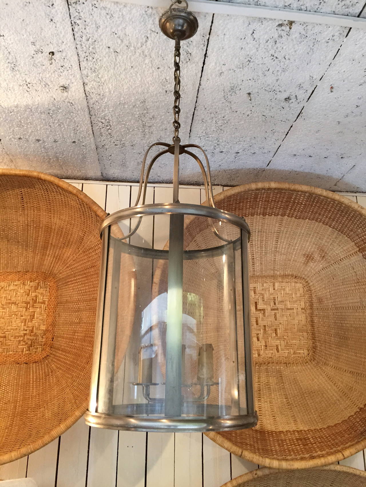 A chic silver brass a glass French lantern, circa 1950.
Diameter = 42 cm, total H = 120 cm, H without chain = 80 cm.