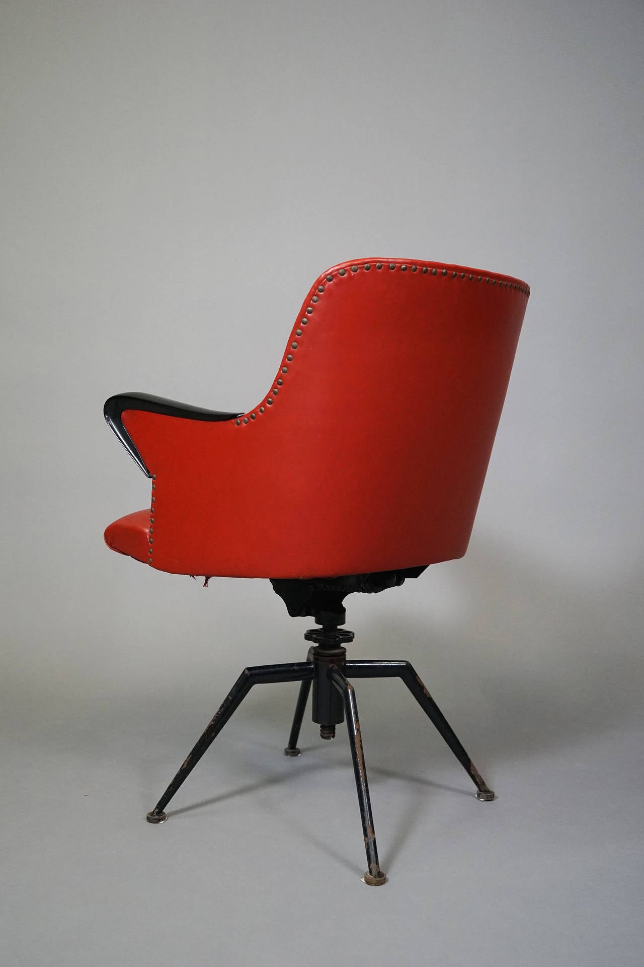 Mid-Century Modern Swivel Chair by Osvaldo Borsani for Tecno Milano, 1954