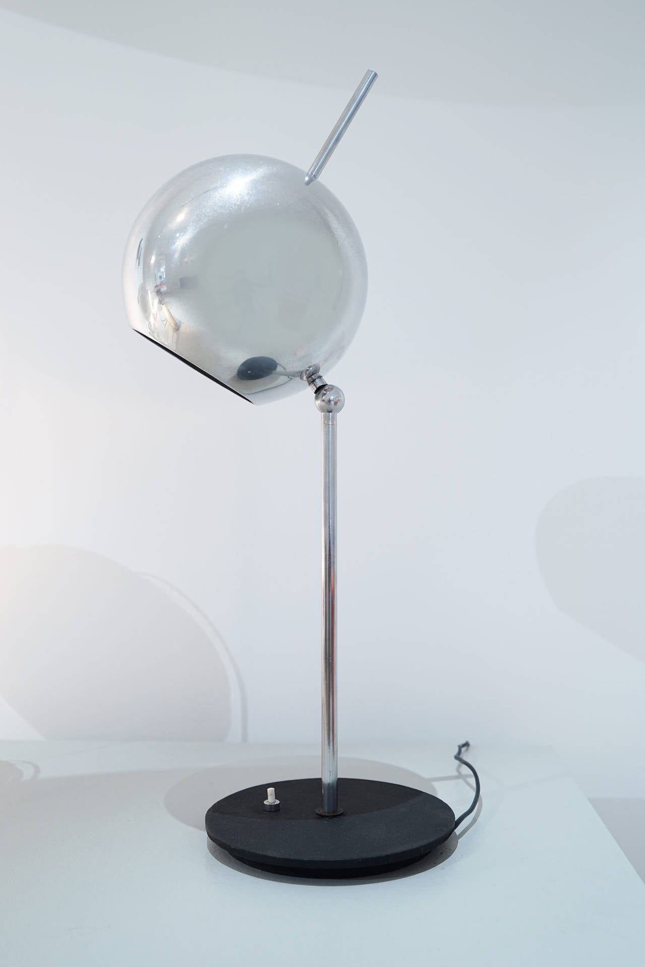 Lampe de table 1082 par Gino Sarfatti, Arteluce 1960

pied en métal avec peinture texturée

réglable