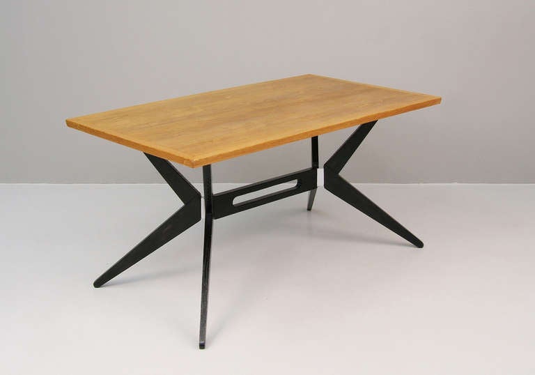 Table de Hans Bellmann, Wohnbedarf Zurich, Suisse, 1946