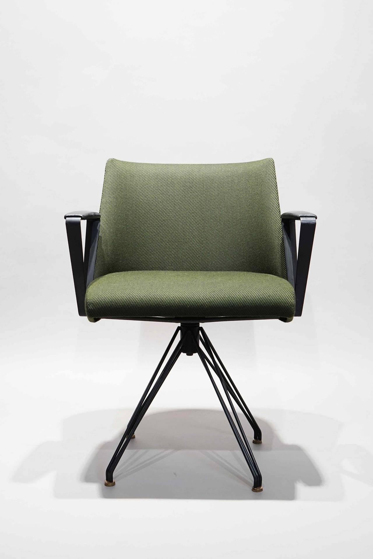 Mid-Century Modern Swivel chair S88 by Osvaldo Borsani, Tecno Milano 1957