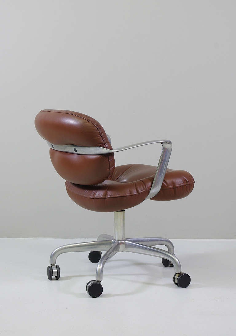 American A Pair of Office Chairs by Morrison+Hannah, Knoll International, 1973