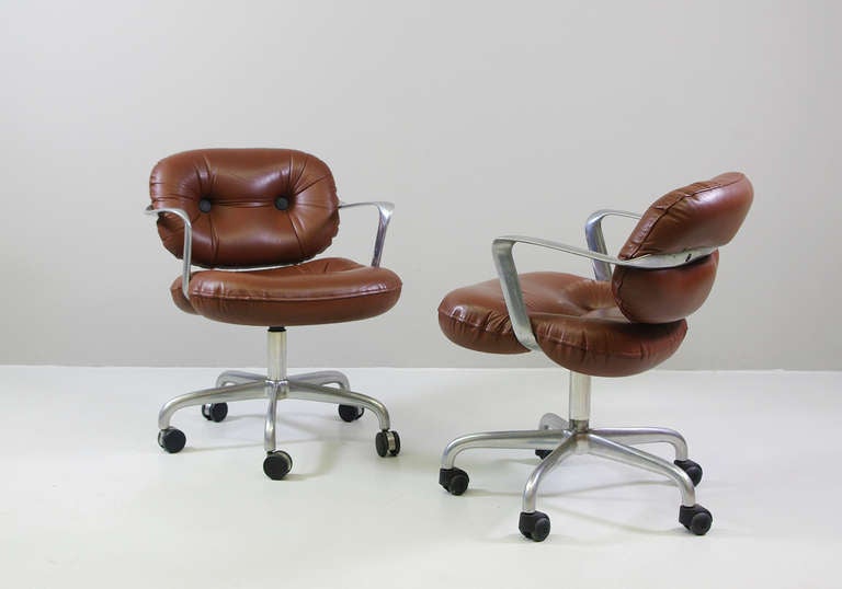 Paire de chaises de bureau Morrison+Hannah:: Knoll INternational:: 1973

Ces chaises n'ont été produites que pendant une courte période