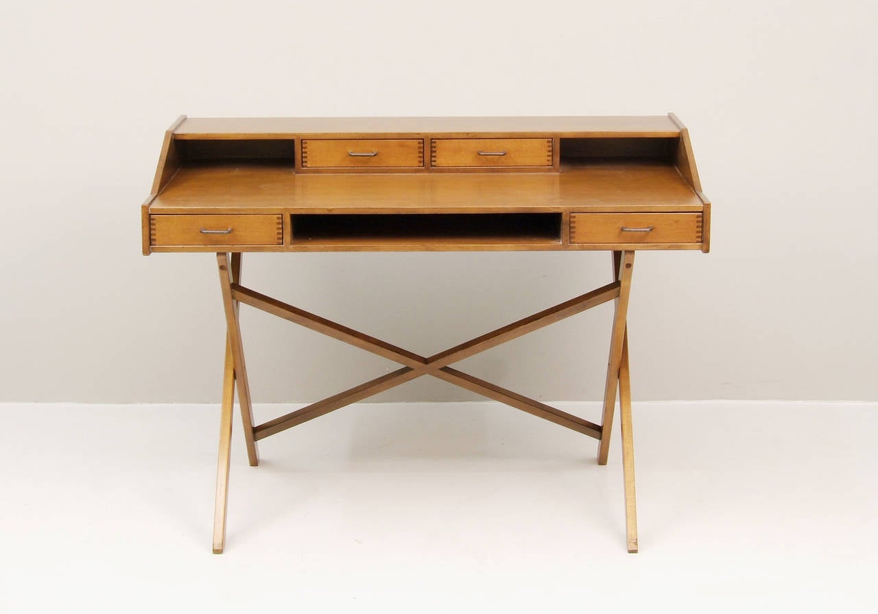 Desk by Gianfranco Frattini, Cantieri Carugati, Italy 1954

total height is 82 cm, second height is 72 cm