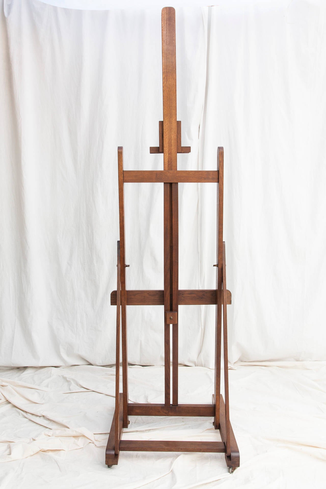 Large Adjustable Standing Antique French Easel In Excellent Condition In Fayetteville, AR