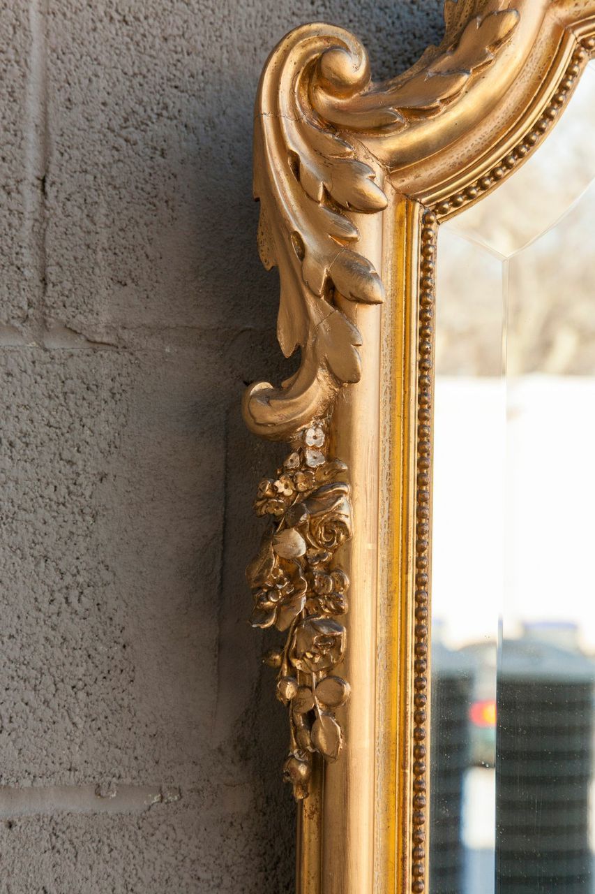 19th Century Louis XV Giltwood Mirror with Beveled Glass and Laurel Motif 3