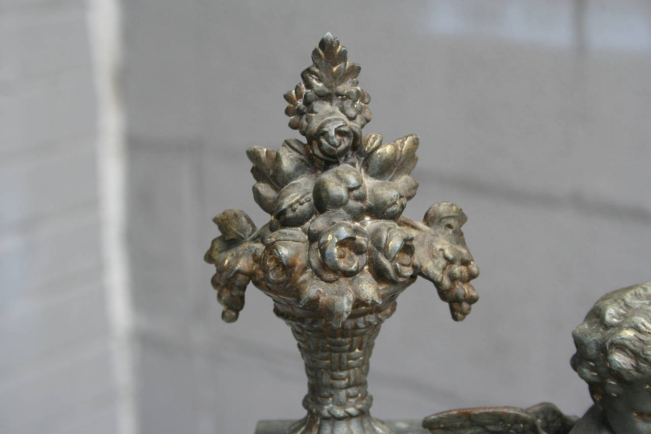 Bronze and Onyx Mantle Clock Featuring Cherub and Bouquet In Good Condition In Fayetteville, AR