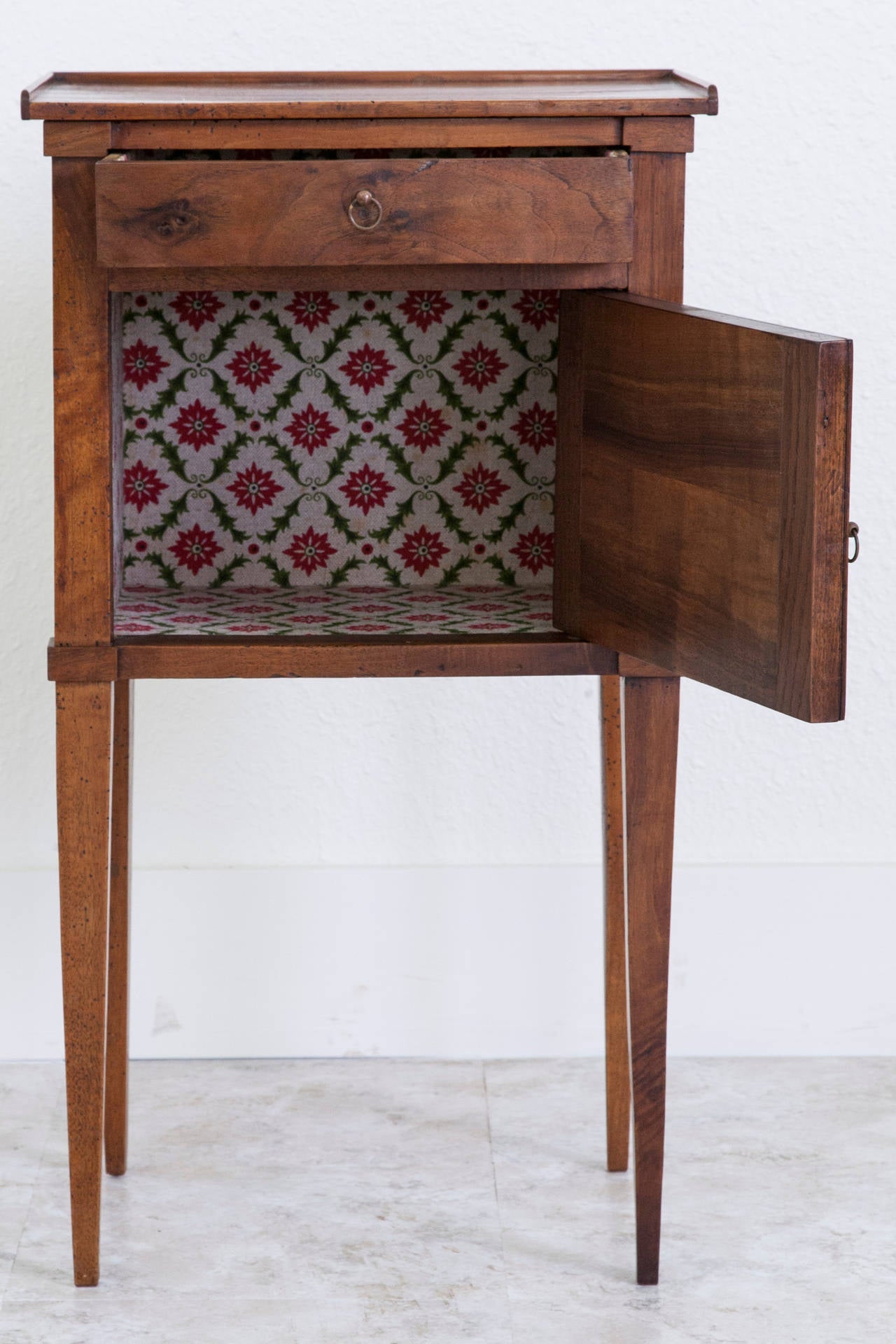 French 19th Century Directoire Bookmatched Walnut Nightstand or Side Table 3