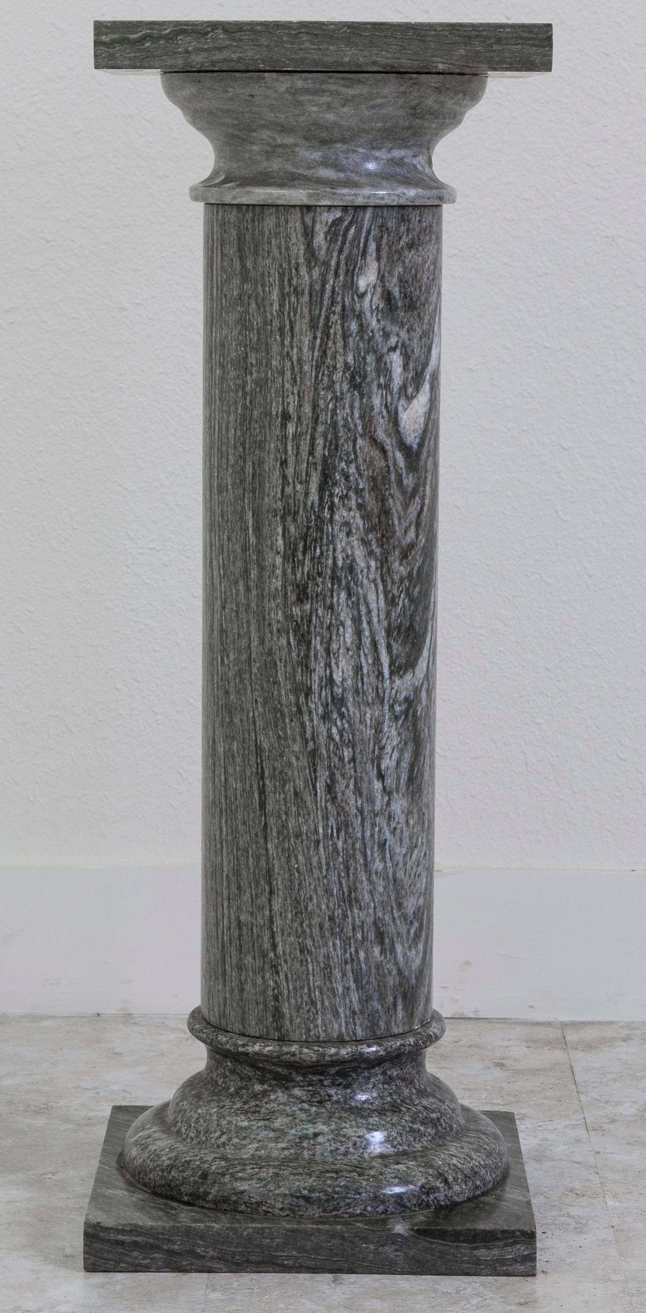 This unusual marble column features veining which resembles the heart grain of wood in highly contrasting tones of gray. At 13