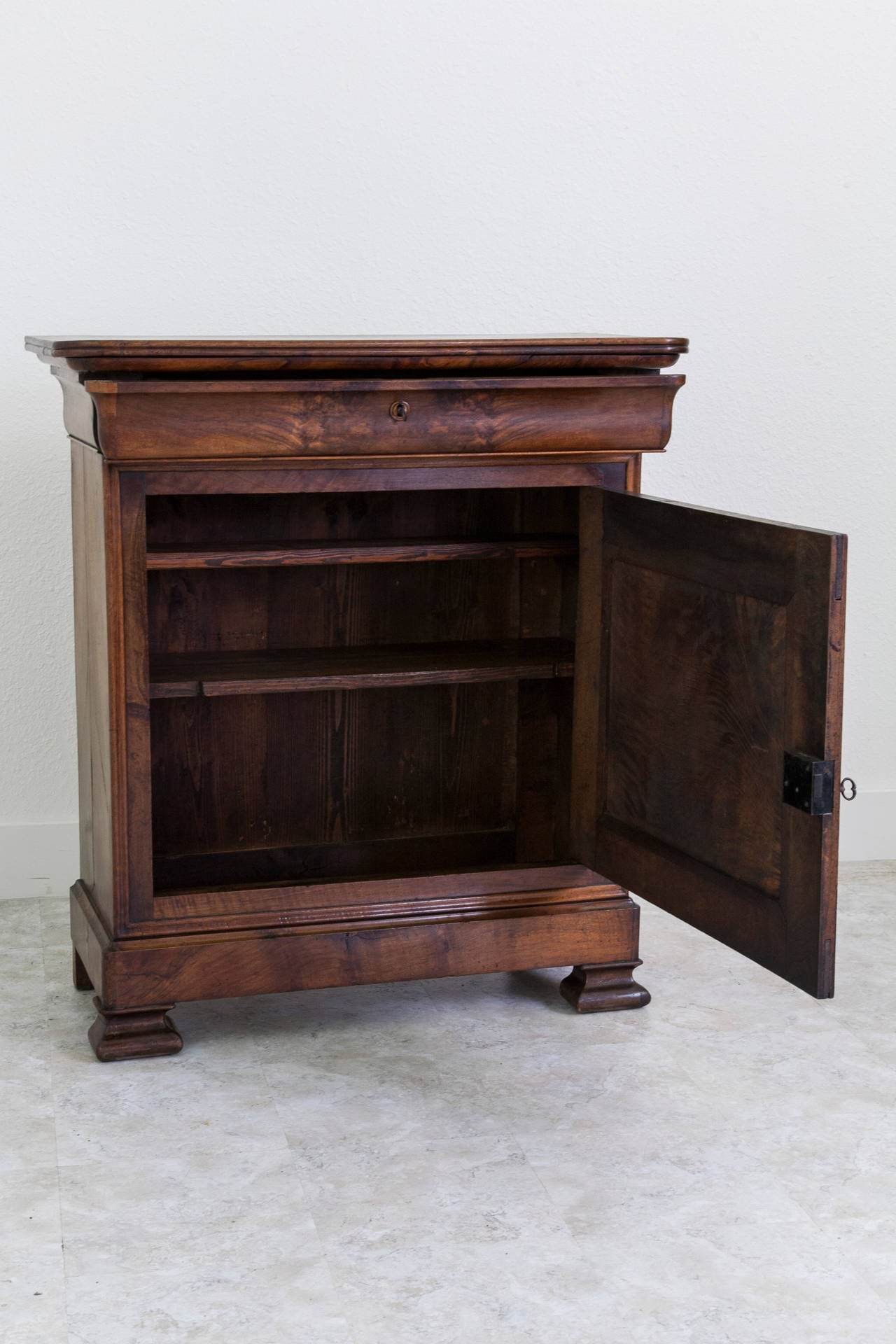 Louis Philippe Period French Burled Walnut Cabinet In Excellent Condition In Fayetteville, AR