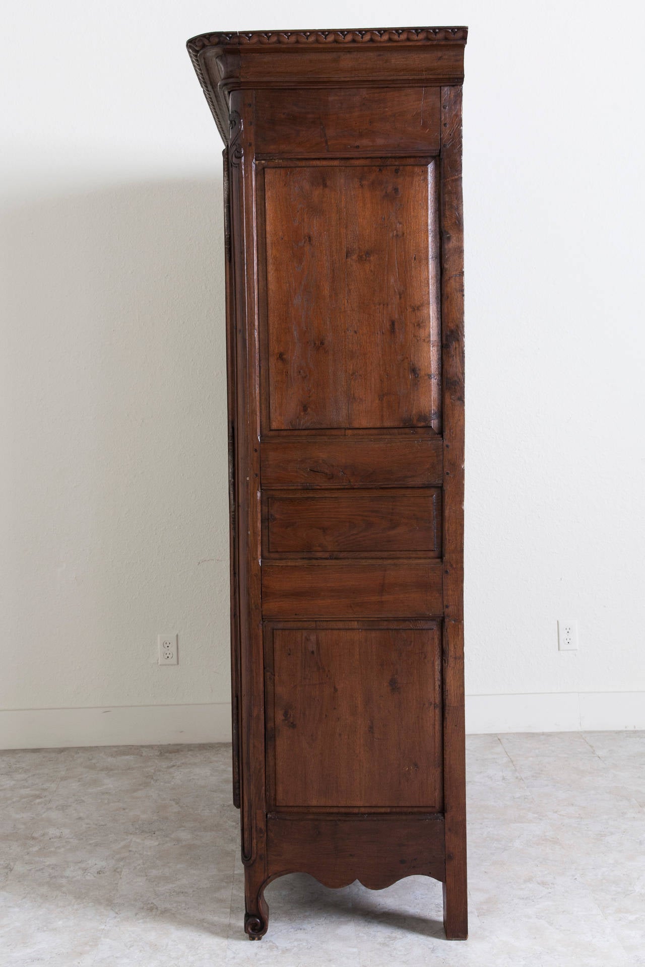 Louis XV Armoire In Excellent Condition In Fayetteville, AR