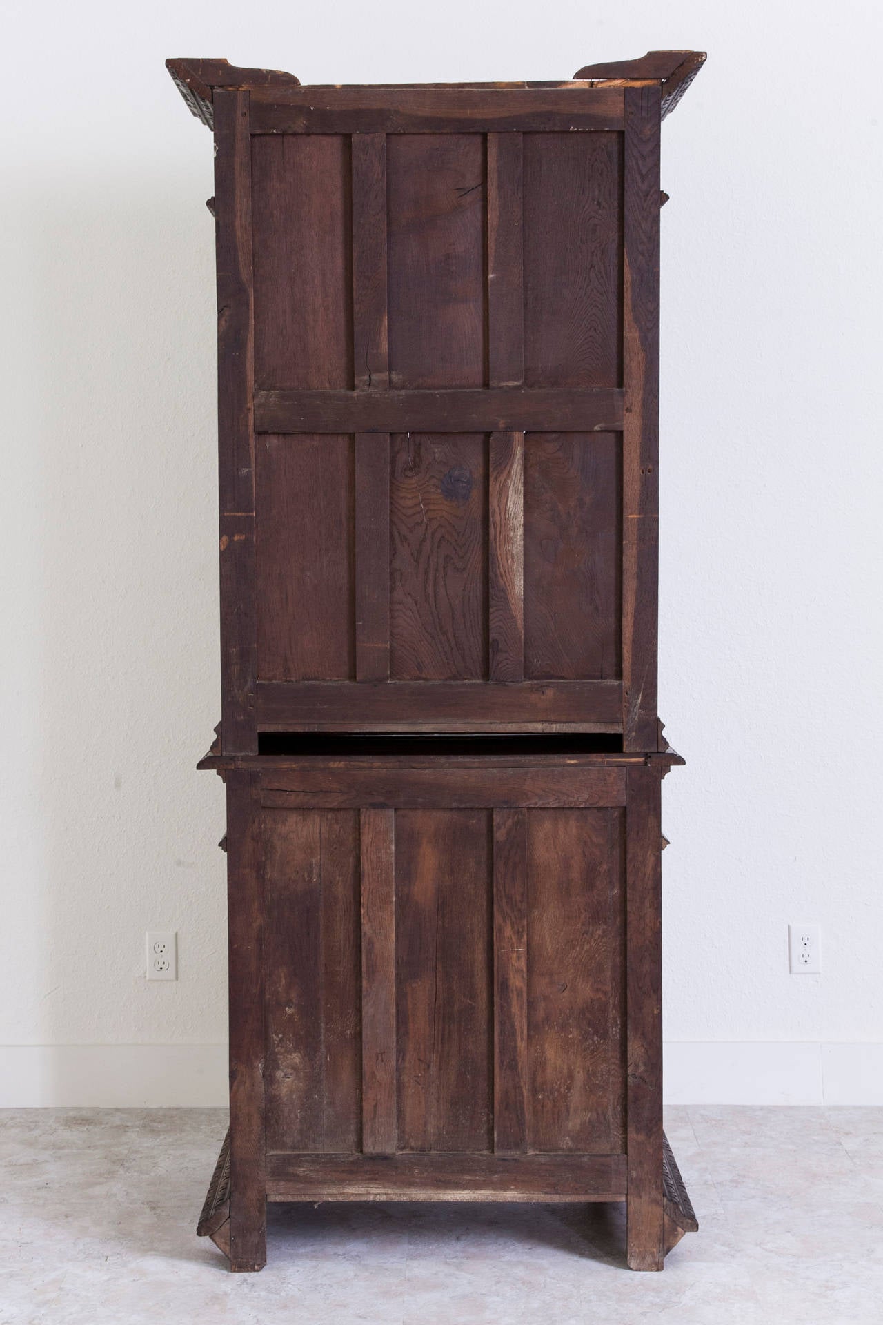 This beautifully hand-carved oak Louis XIII style buffet deux corps features barley twist columns, single door, and single drawer. The carvings on the lower door include an unusual motif of garden attributes with hat, scythe, sheaves of wheat and