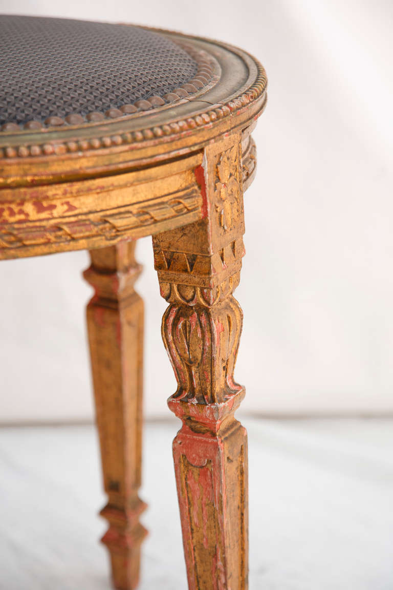 Hand Carved Giltwood Vanity Stool In Excellent Condition In Fayetteville, AR