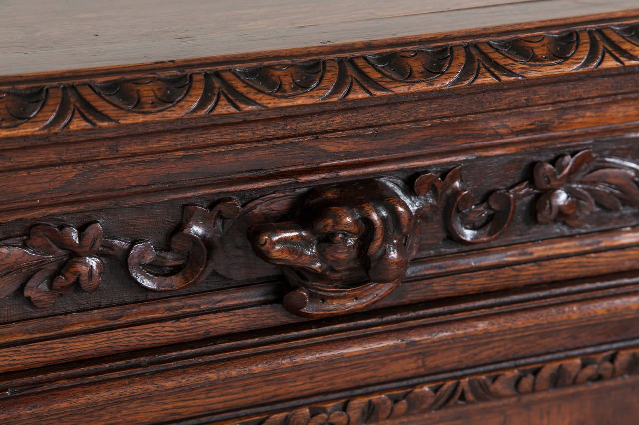 Buffet de chasse français du 19ème siècle de style Henri II avec animaux, fruits et noix 3