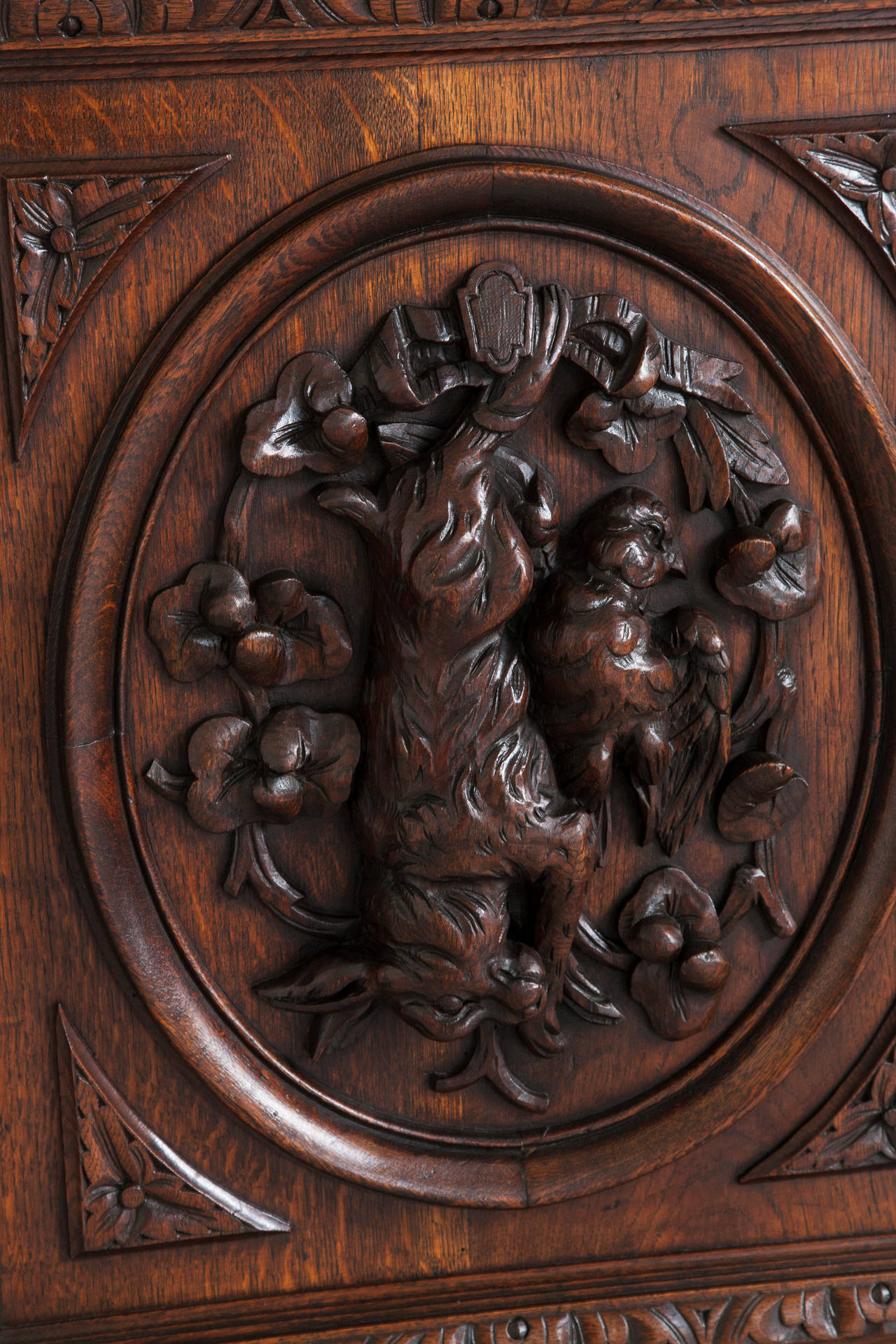 Buffet de chasse français du 19ème siècle de style Henri II avec animaux, fruits et noix 1