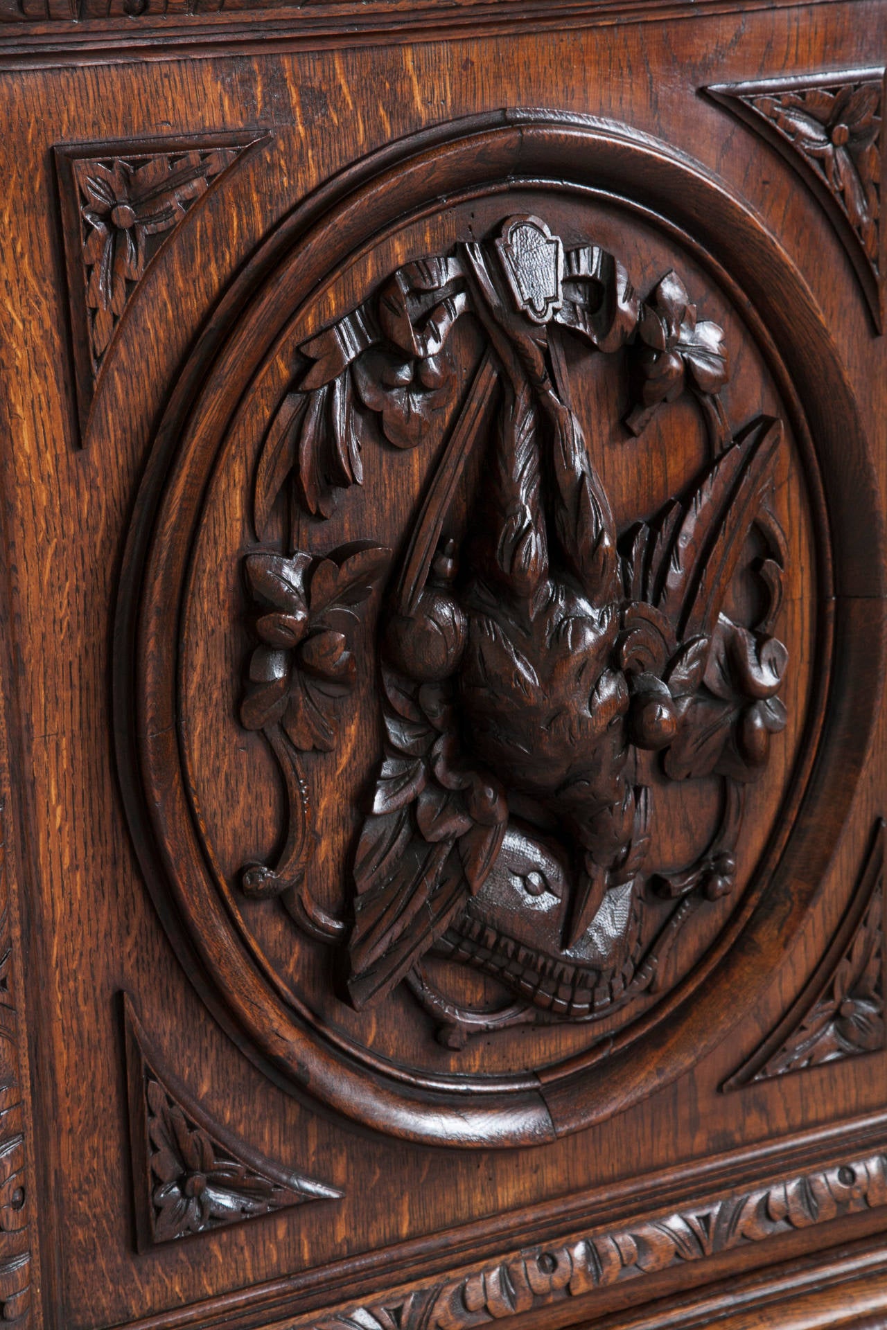 Buffet de chasse français du 19ème siècle de style Henri II avec animaux, fruits et noix 2
