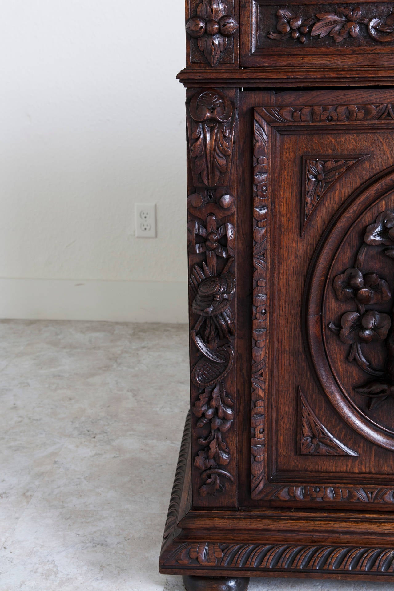 Oak 19th Century French Henri II Style Hunt Buffet with Animals, Fruits and Nuts