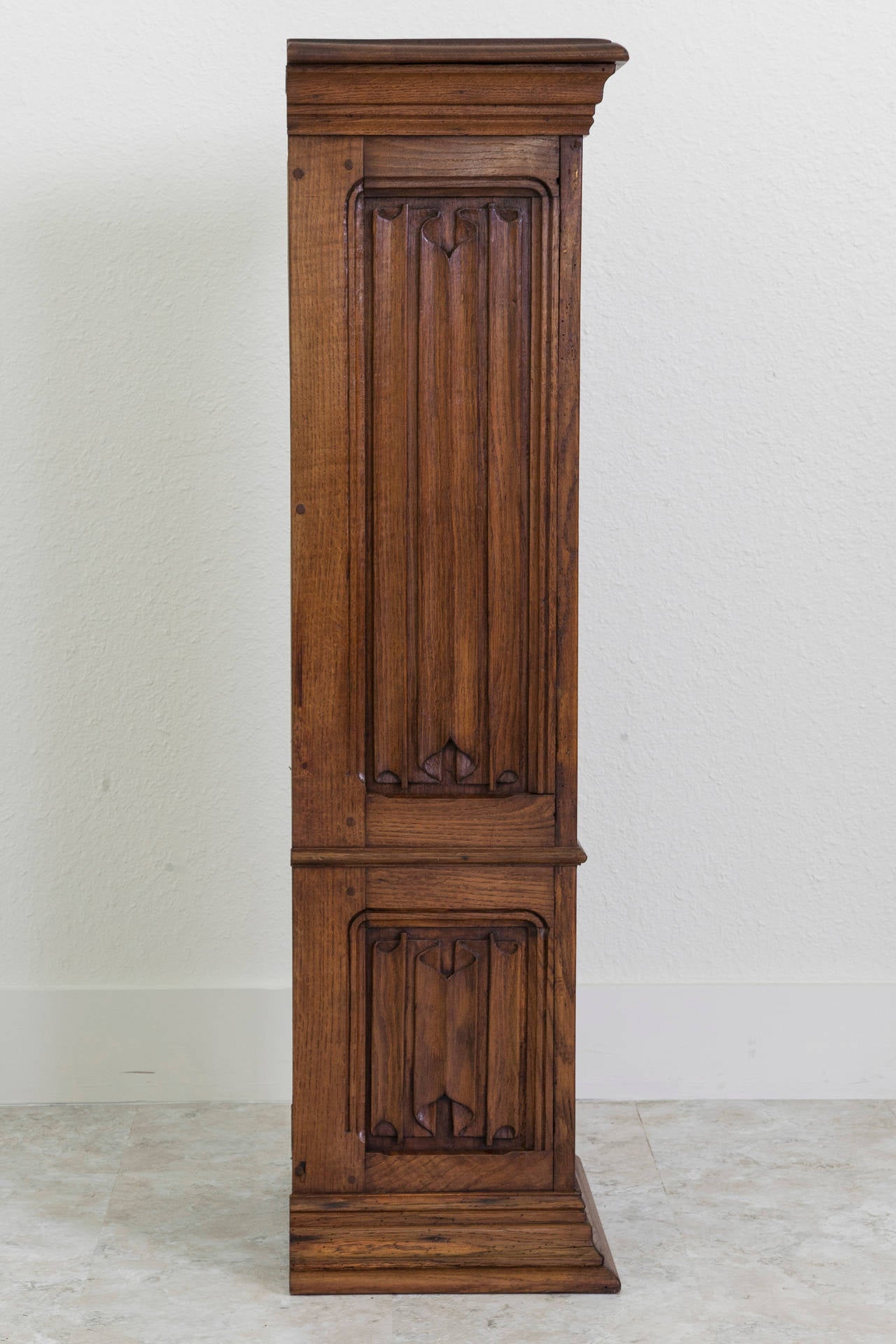Gothic Revival 19th Century French Pair of Hand-Carved Linen Fold Columns or Pedestals